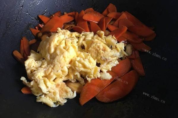 香菇胡萝卜炒鸡蛋让你尝到童年的味道第六步