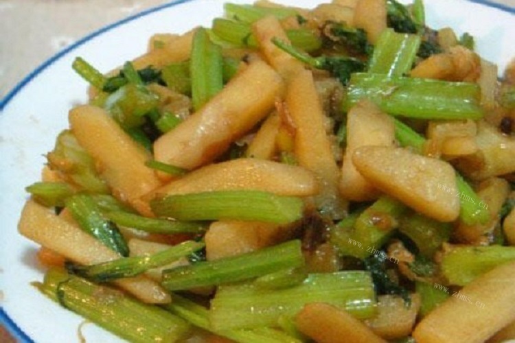 芹菜炖土豆条，简单又好吃的家常菜