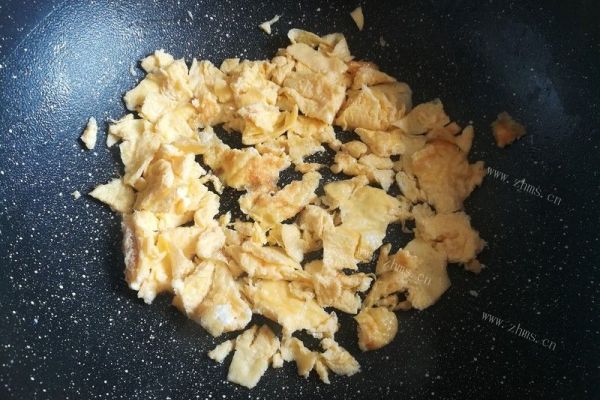 毛豆米炒鸡蛋，营养又美味第五步