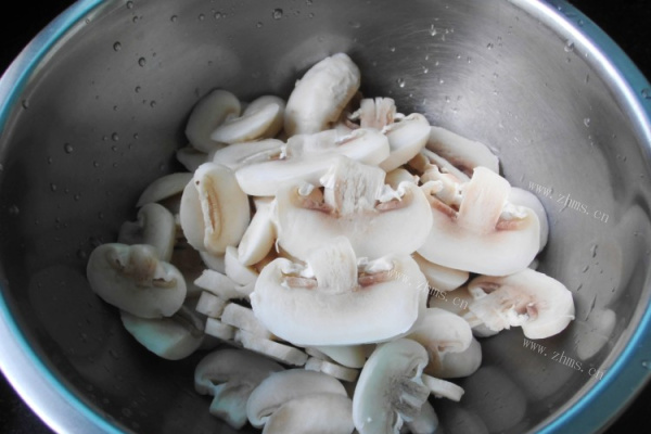 在家简单get西式经典奶油蘑菇浓汤第一步
