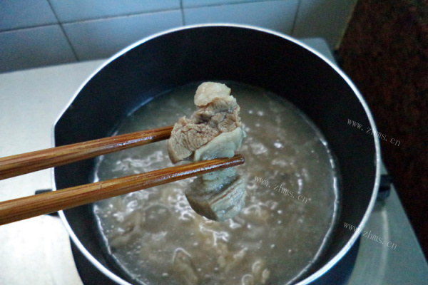 暖暖的粤式家常菜——牛杂火锅第二步