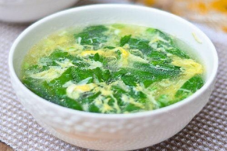 芹菜鸡蛋汤，做法简单又营养美味