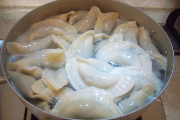 饺子神器版本的茴香水饺第九步