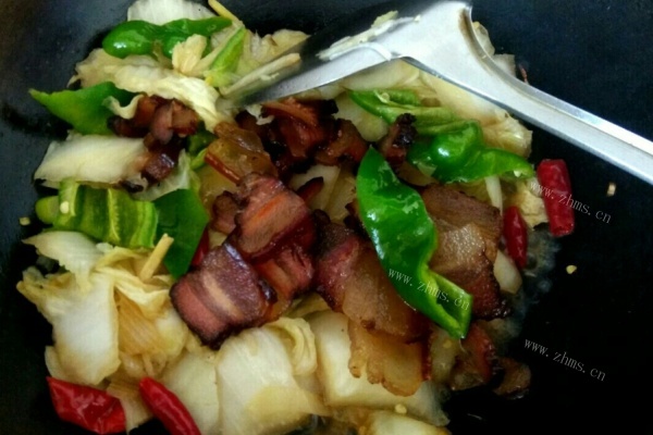 腊肉白菜，用腊肉熬出的油炒白菜，非常的香哟第十一步