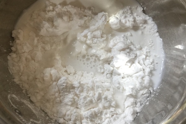 用马蹄粉做的马蹄钵仔糕第二步