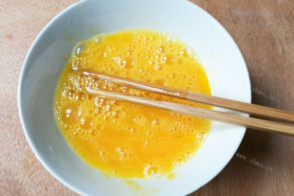 韭菜炒蛋，韭菜香味独特，虾皮鲜香，鸡蛋嫩滑第三步