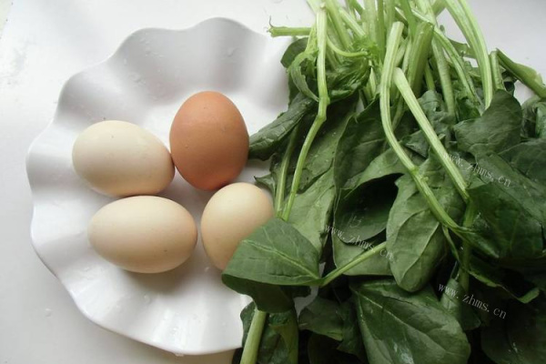 试试换一种方法吃青菜吧，简单的菠菜蛋饼第一步