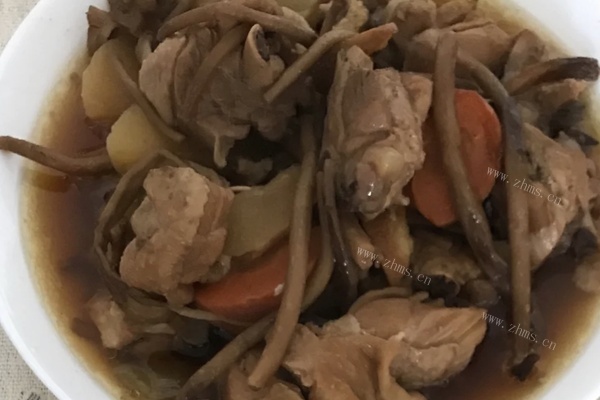 鲜美的茶树菇鸡腿炖汤，一个人就能吃完一锅第六步