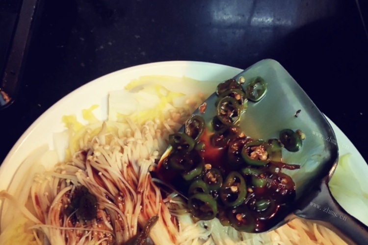 青椒酱油金菇掐菜，有滋有味超下饭