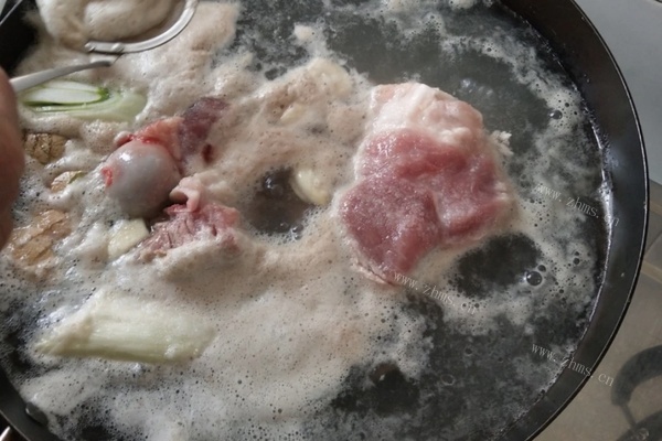 东北杀猪菜——猪肉酸菜血肠炖粉条，过年有它才有年味第八步