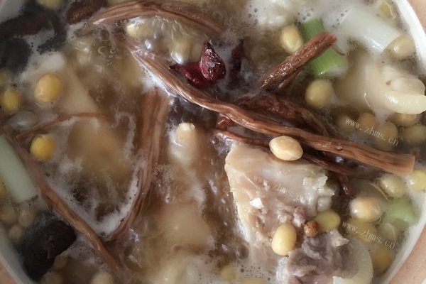 茶树菇黄豆汤，口感醇厚甜美第十步