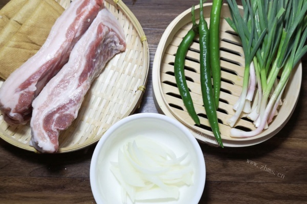 豆干回锅肉——超级下饭的一道菜第一步
