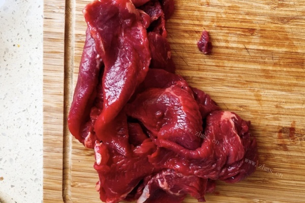 甩馆子十条街的腌制牛肉的方法第一步