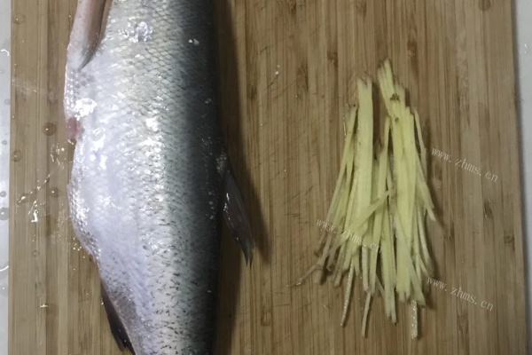 豆豉油蒸古蔺白水鱼咸香可口第一步