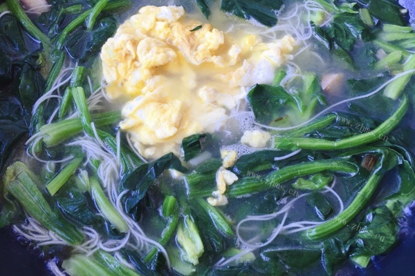 清淡的香菇菠菜鸡蛋面，早上来一碗开启清晨好心情第十二步