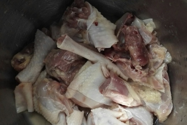 砂锅清炖鸡，香气凌人，美味不可挡第一步