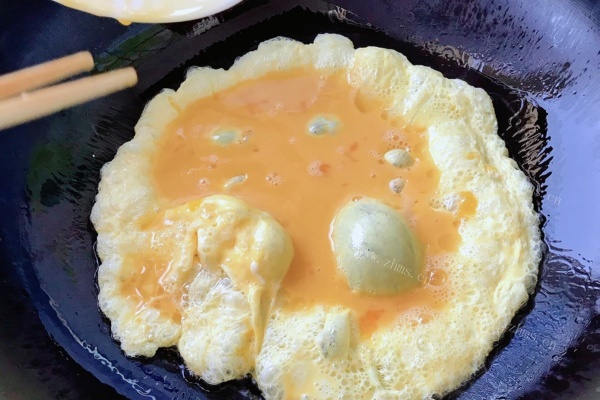 清淡的香菇菠菜鸡蛋面，早上来一碗开启清晨好心情第五步