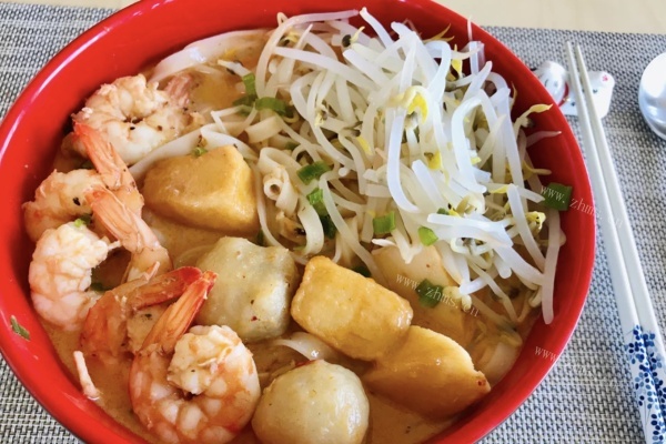 新加坡原汤汆鱼丸，下点面条汤鲜面滑，好吃的咂舌第十二步