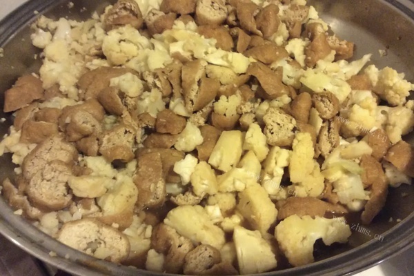 素炒豆腐泡花菜，不用下白米饭，就大口大口吃菜第五步
