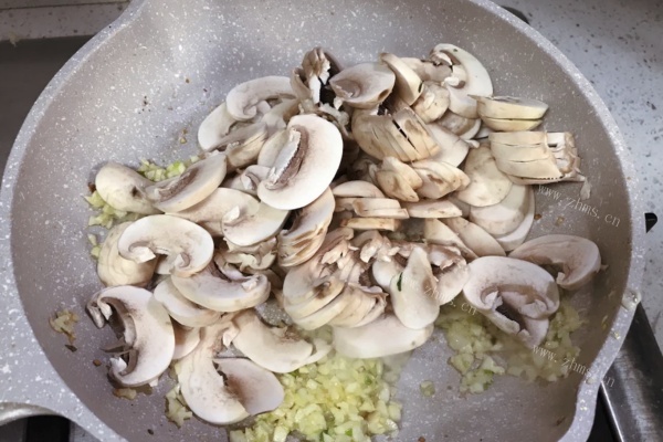 蘑菇奶油菠菜意面低脂又美味第八步