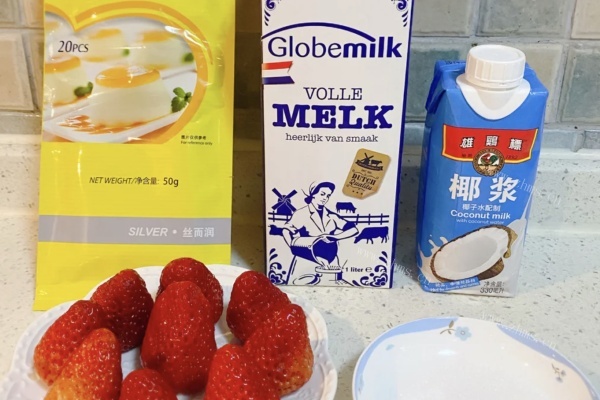 牛奶椰汁冻草莓——带给你整个夏日的甜蜜第一步