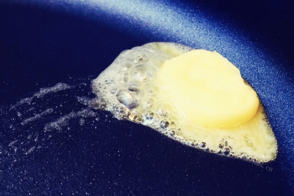蓖麻油炒鸡蛋——金黄的蛋皮好诱人第五步
