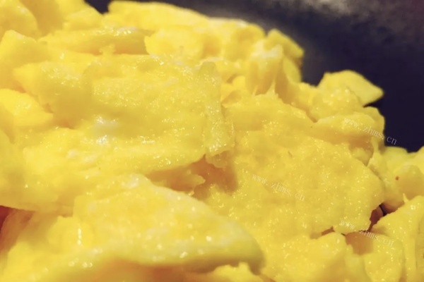 蓖麻油炒鸡蛋——金黄的蛋皮好诱人第八步