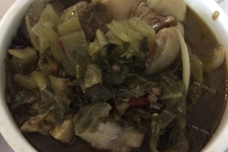 古蔺酸菜蹄花汤，酸菜完美中和了猪蹄的油腻感
