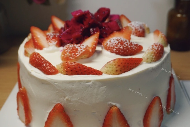 8寸奶油蛋糕——奶油和草莓简直是绝配