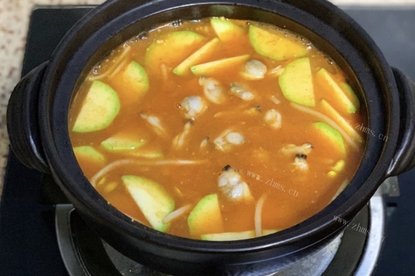 好喝又下饭的朝鲜大酱汤，，酱料浓郁的香气令人食欲大增第五步