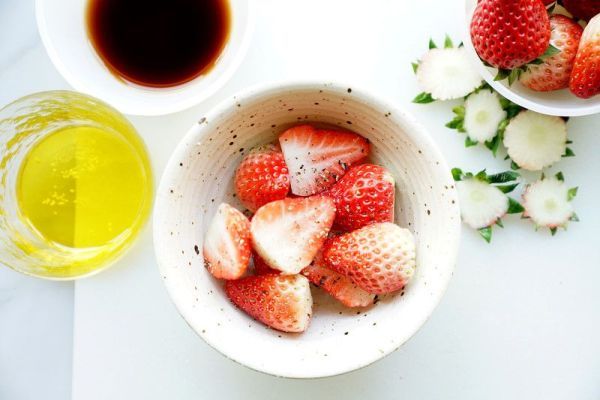 轻食主义者们的最爱——图林根香肠草莓沙拉第四步