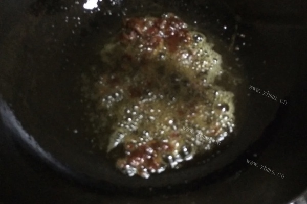 古蔺酸菜蹄花汤，酸菜完美中和了猪蹄的油腻感第二步