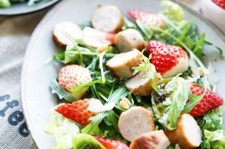 轻食主义者们的最爱——图林根香肠草莓沙拉