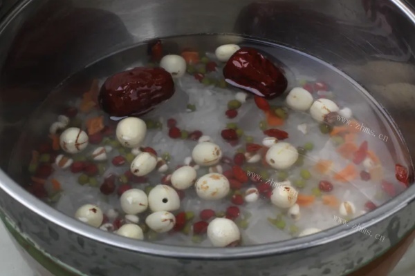莲子红枣粥——任何季节都适合的粥第二步