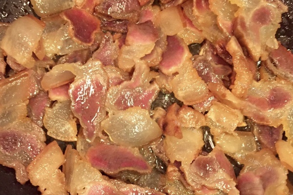 蒜苗炒毛腊肉——咸咸的腊肉满满的年味第四步