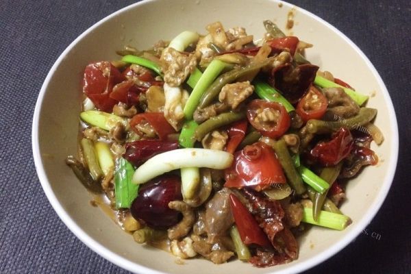 泡椒鸡杂碎面，酸辣爽口，好吃到再来一碗第七步