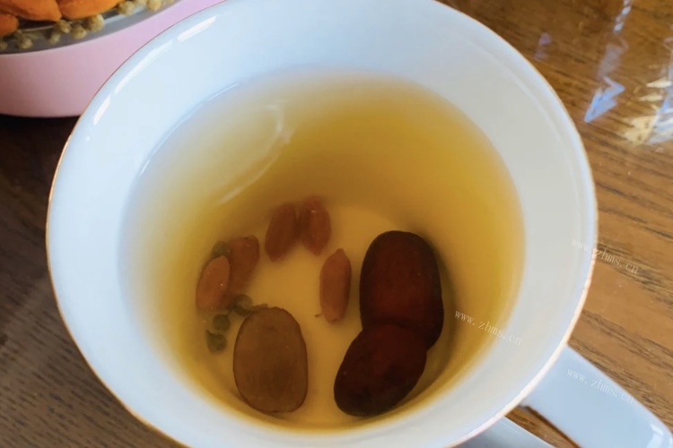 金秋时节，喝红枣枸杞雨花茶修身养性