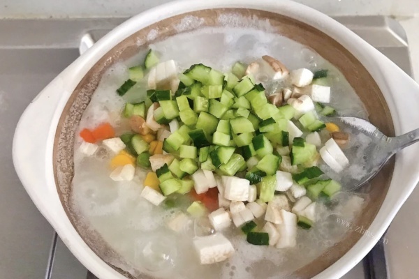 清淡又营养的潮汕沙锅粥，只加蔬菜也能爆好吃！第七步