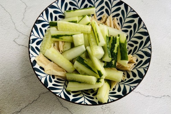 拌蔬菜之黄瓜拌腐竹，夏日必吃开胃菜第七步