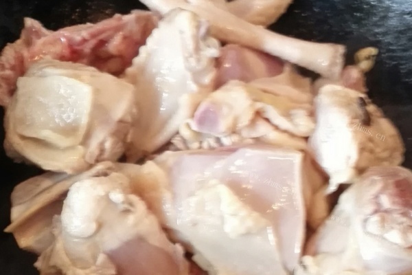 砂锅清炖鸡，香气凌人，美味不可挡第三步