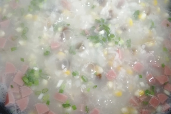 玉米火腿皮蛋蔬菜粥，满口的香软，营养价值满满第五步