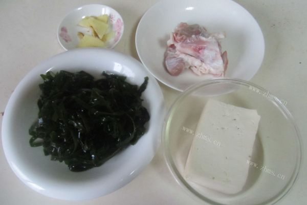 海带冻豆腐汤，清清淡淡暖暖胃第一步