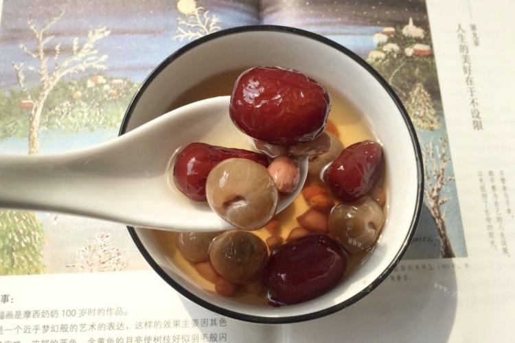 红枣枸杞桂圆，口感饱满，甜香诱人