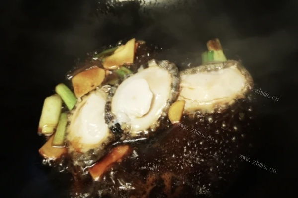 鲍鱼海参煲，过年在家，可以试试的家常菜式第五步