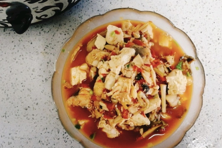 番茄鳕鱼豆腐汤，酸酸辣辣，鲜香味美