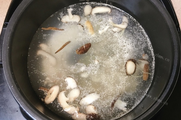 冬日暖心暖胃的暖汤——蘑菇干贝汤第九步