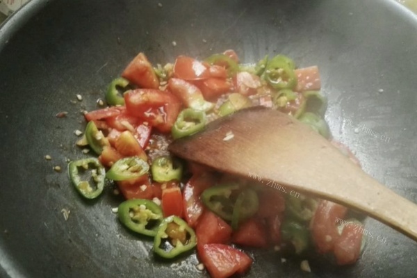 西红柿炒豆沙月饼番茄面，丰富的食材，多重的美味第二步