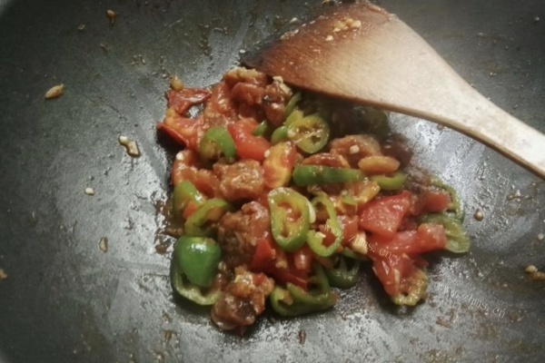 西红柿炒豆沙月饼番茄面，丰富的食材，多重的美味第四步