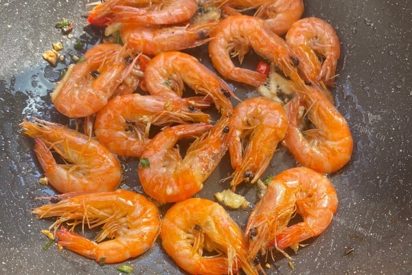 红烧基围虾，简简单单让你多吃几碗饭第七步