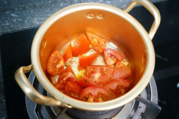 番茄肥牛面，配上酸爽的番茄泡菜，是真的美味第三步